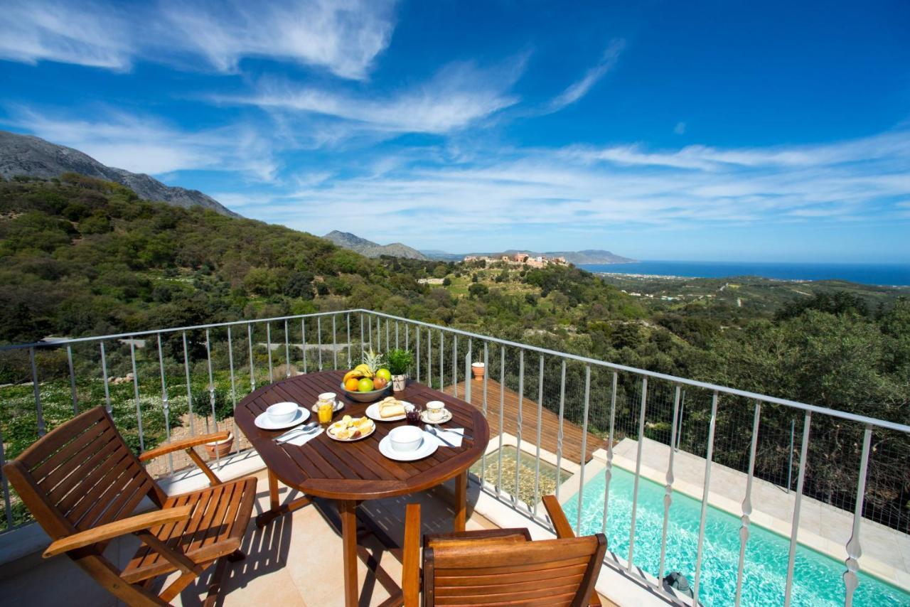 וילה Cretan View With Heated Swimming Pool